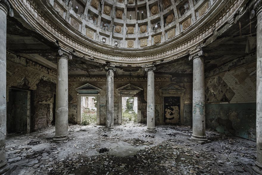 A Spectacular Bathhouse In Georgia