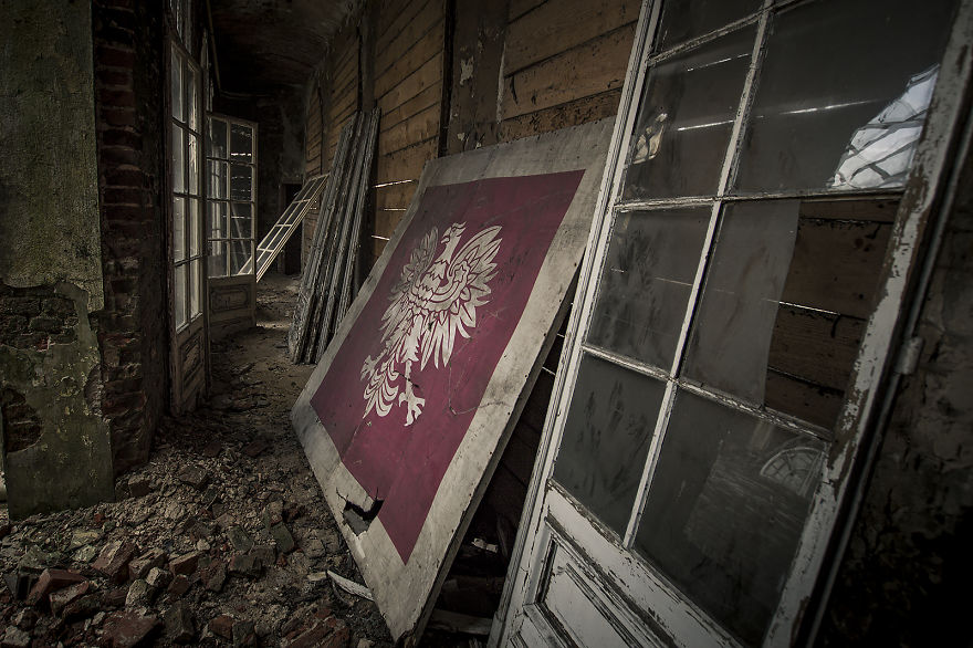 Abonnended Palace In Bratoszewice