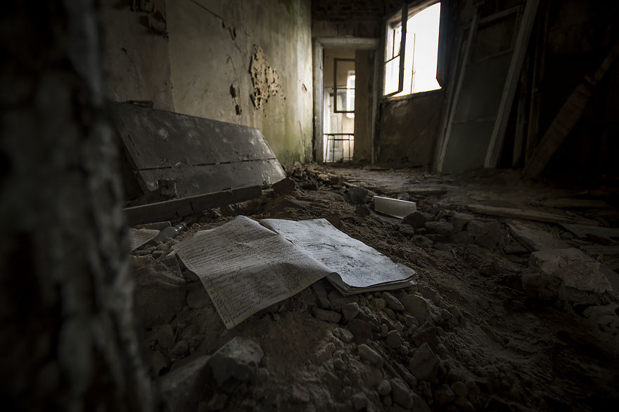 Abonnended Palace In Bratoszewice