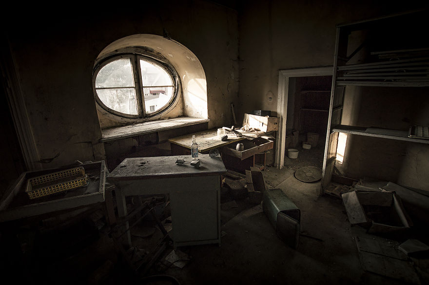 Abonnended Palace In Bratoszewice