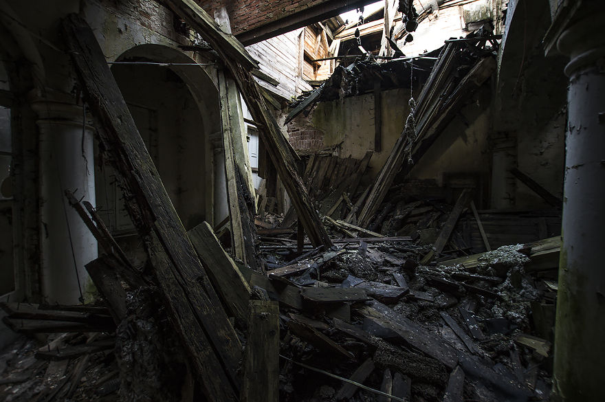 Abonnended Palace In Bratoszewice