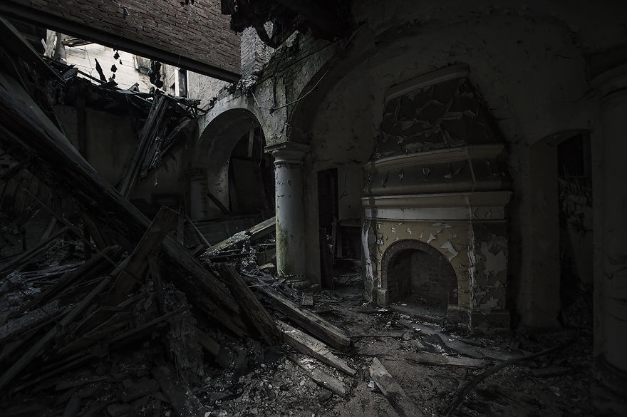 Abonnended Palace In Bratoszewice