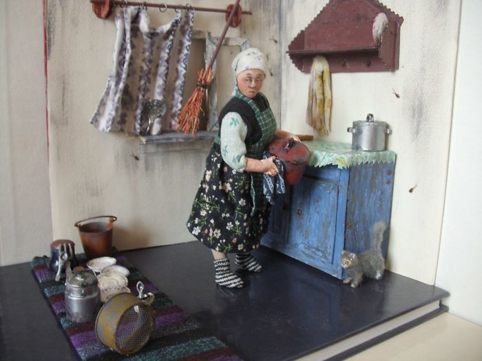 Doll Master From Novosibirsk Creates Realistic Works About Old People Live
