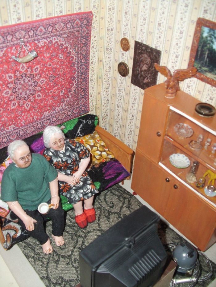 Doll Master From Novosibirsk Creates Realistic Works About Old People Live