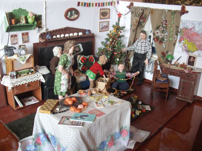Doll Master From Novosibirsk Creates Realistic Works About Old People Live