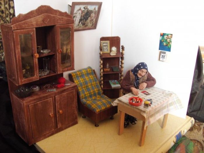 Doll Master From Novosibirsk Creates Realistic Works About Old People Live