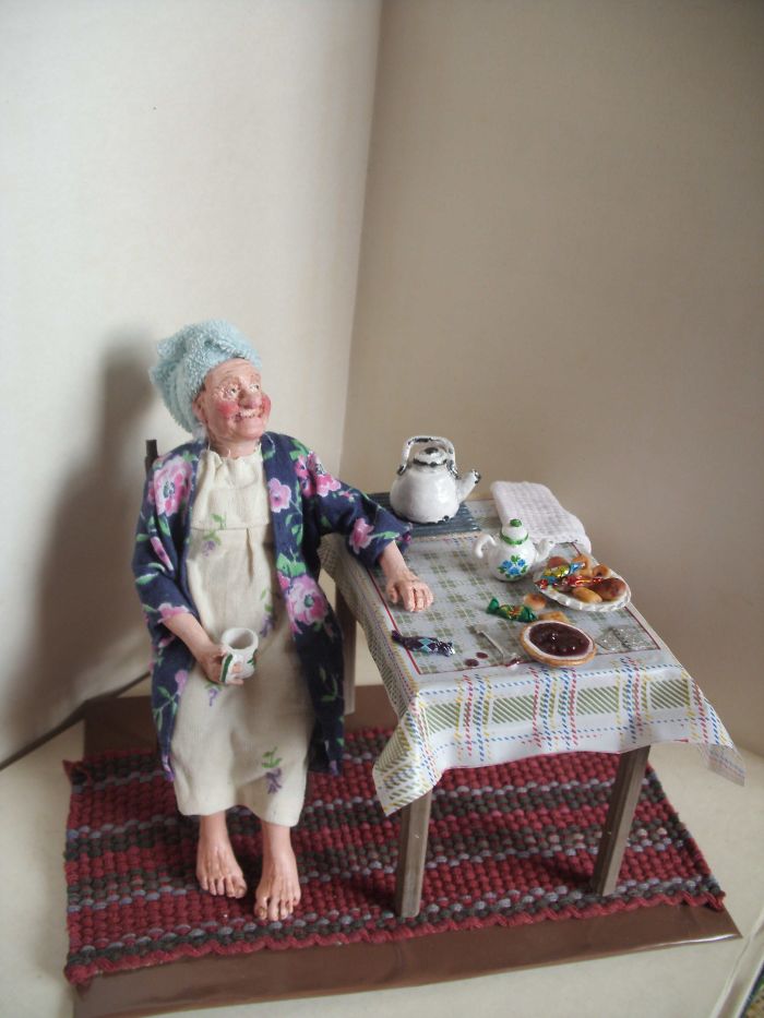 Doll Master From Novosibirsk Creates Realistic Works About Old People Live