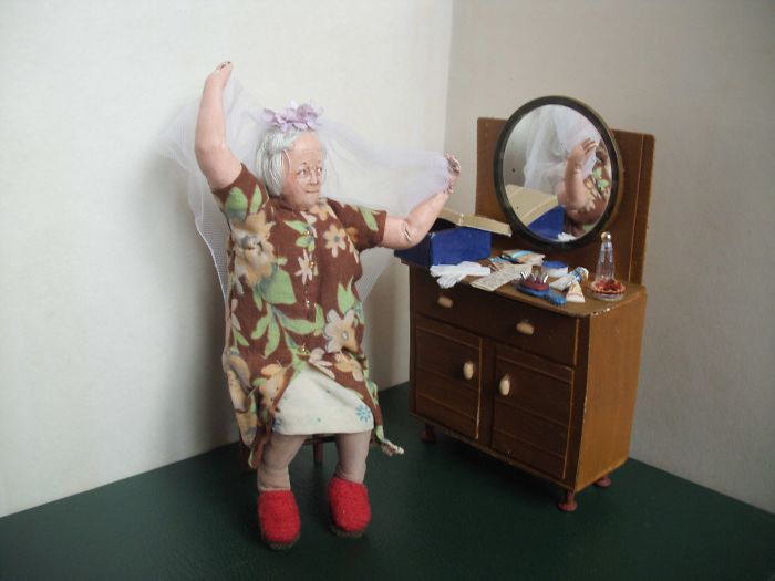 Doll Master From Novosibirsk Creates Realistic Works About Old People Live