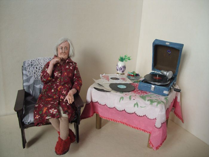 Doll Master From Novosibirsk Creates Realistic Works About Old People Live