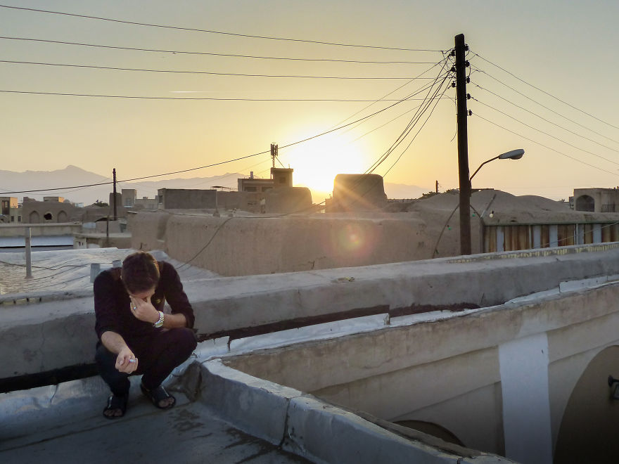 I Photograph The Young People Of Iran And Share Their Daily Life