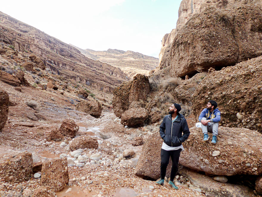 I Photograph The Young People Of Iran And Share Their Daily Life