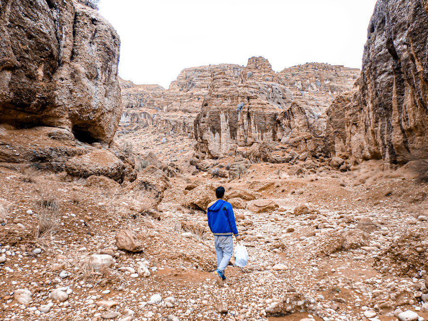 I Photograph The Young People Of Iran And Share Their Daily Life
