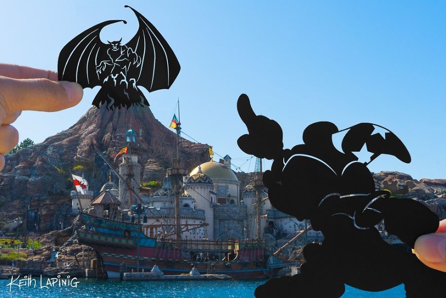 I Hold Up Paper At Disney Parks!