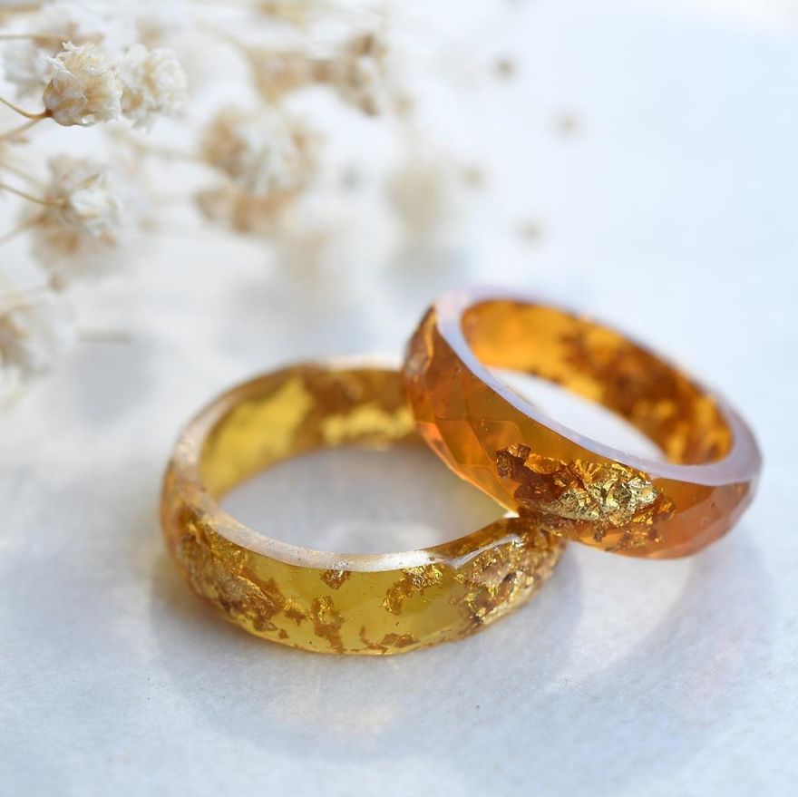 I Preserve Flowers In Resin