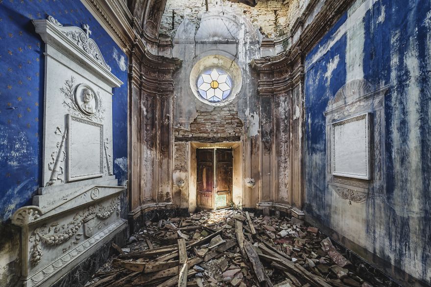 Church In Italy With A Great Pop Of Blue