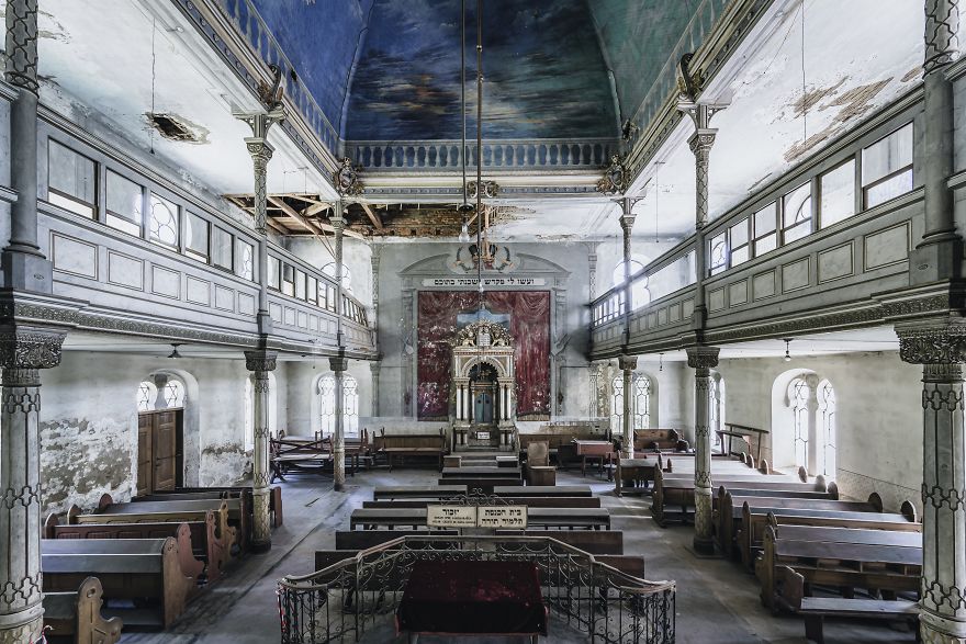 A Very Beautiful Synagogue In Romania