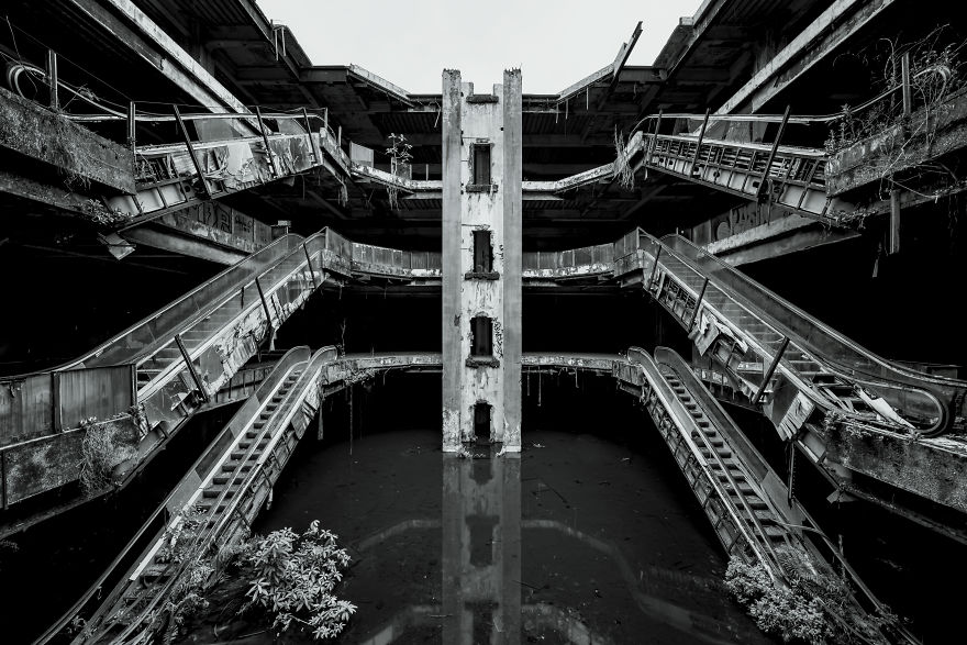 Bangkok Mall Missing The Fish Nowadays