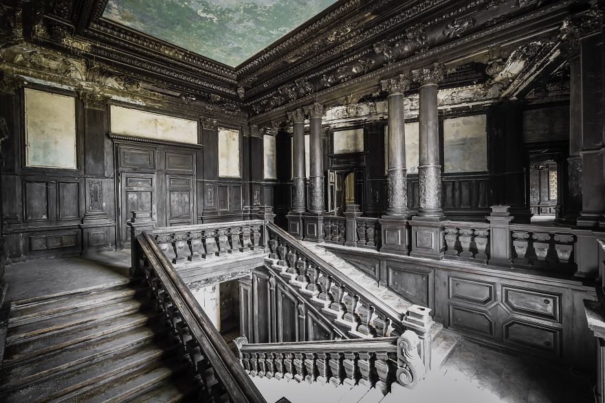 Polish Palace With Amazing Woodwork