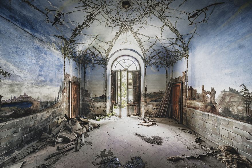 Stunning Fresco In This Italian Villa