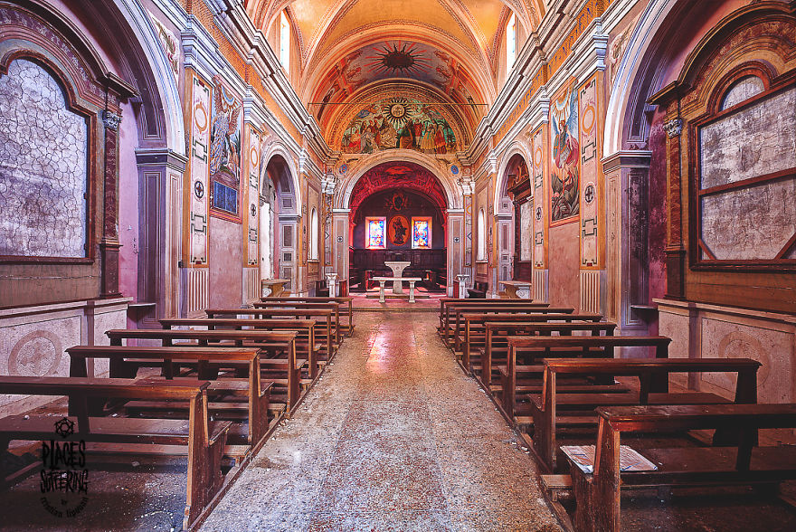 I Found A Well-Preserved Abandoned Monastery In Italy And Captured Its Atmosphere In 27 Photos I Found A Well-Preserved Abandoned Monastery In Italy And Captured Its Atmosphere In 27 Photos