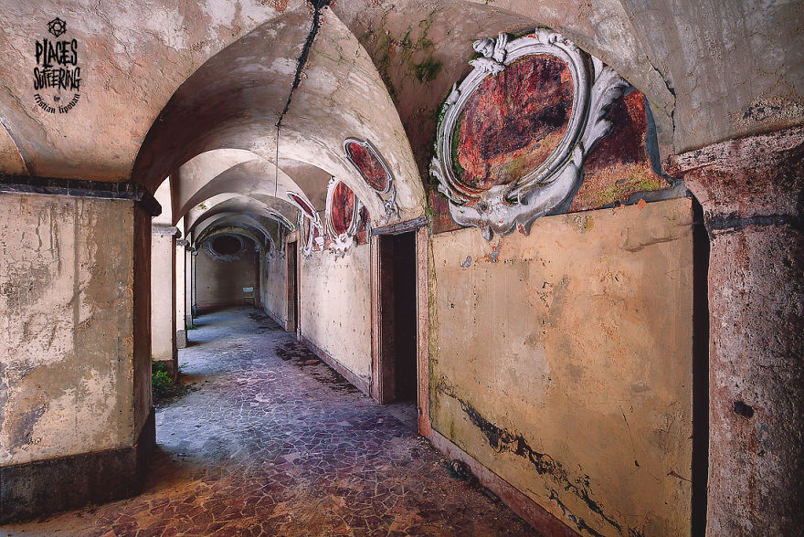 I Found A Well-Preserved Abandoned Monastery In Italy And Captured Its Atmosphere In 27 Photos I Found A Well-Preserved Abandoned Monastery In Italy And Captured Its Atmosphere In 27 Photos