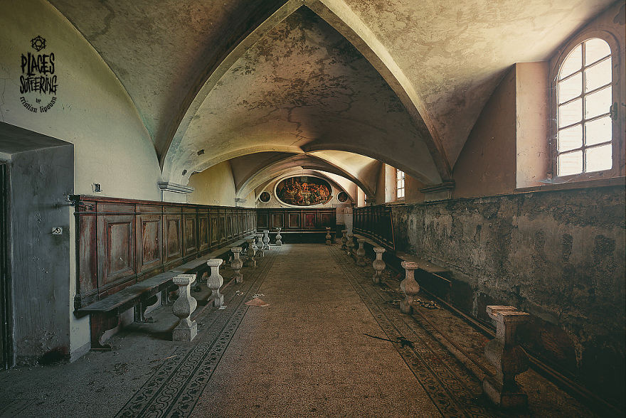 I Found A Well-Preserved Abandoned Monastery In Italy And Captured Its Atmosphere In 27 Photos I Found A Well-Preserved Abandoned Monastery In Italy And Captured Its Atmosphere In 27 Photos