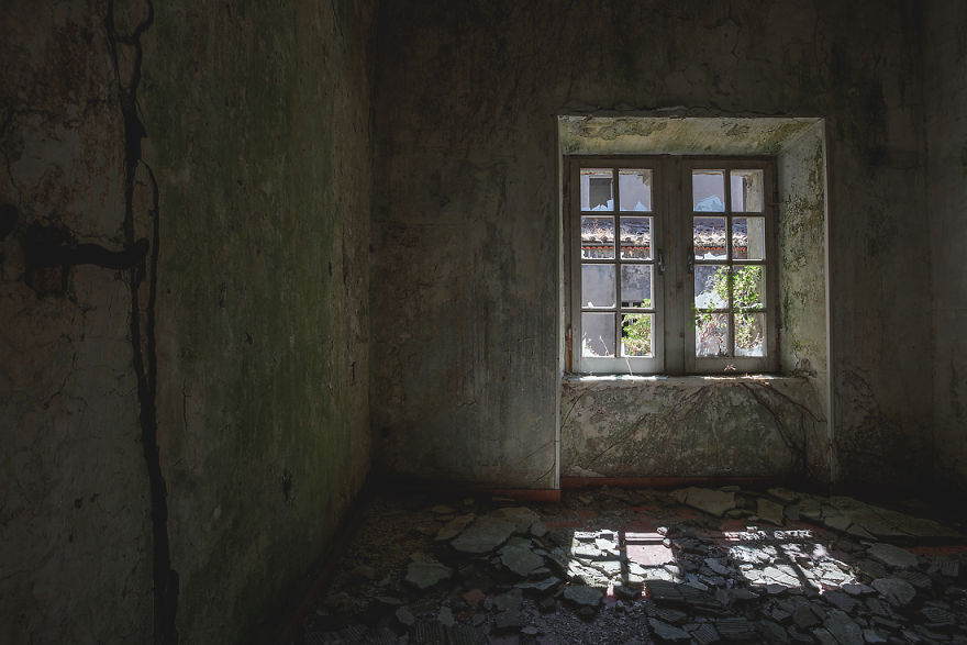 I Found A Well-Preserved Abandoned Monastery In Italy And Captured Its Atmosphere In 27 Photos I Found A Well-Preserved Abandoned Monastery In Italy And Captured Its Atmosphere In 27 Photos