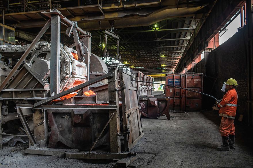 22 Photos That I Took Of An 86-Year-Old Soviet-Era Factory In Georgia 