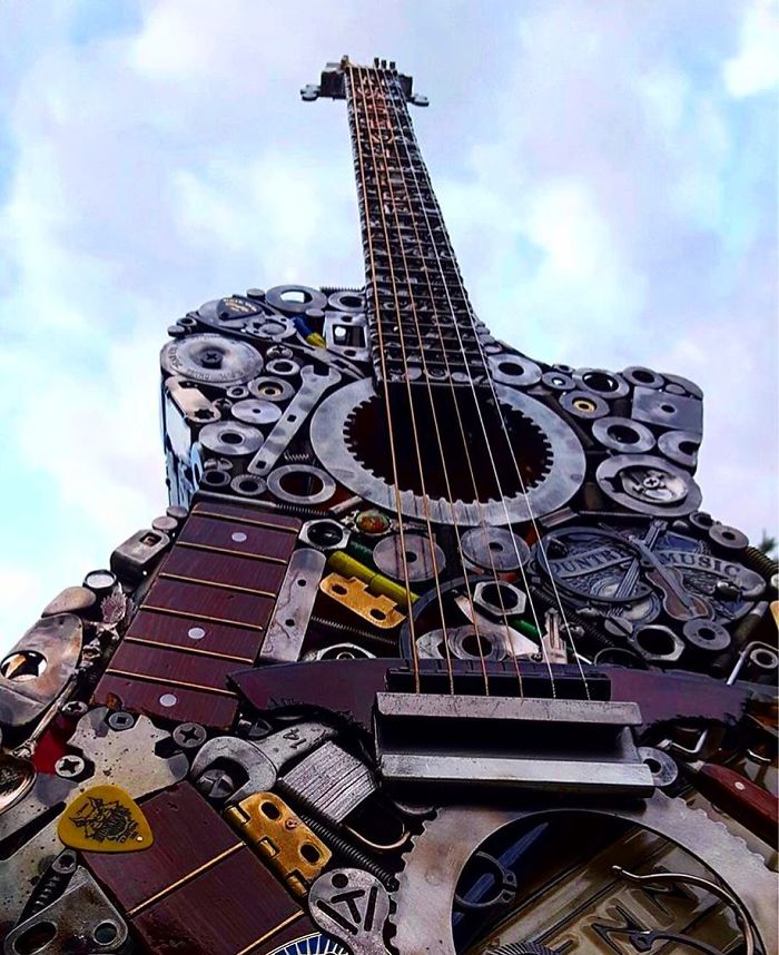 This Artist Makes Art Out Of Things That Seemingly Would Do No Good Anymore