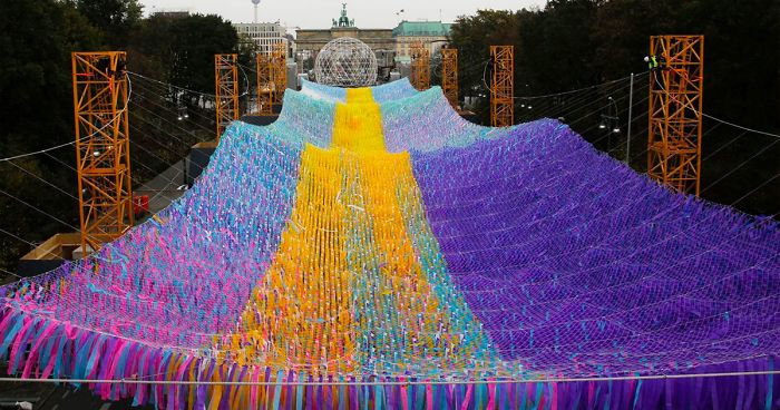 120,000 Ribbons Hover Near The Brandenburg Gate To Mark The 30-Year Anniversary Of Its Fall