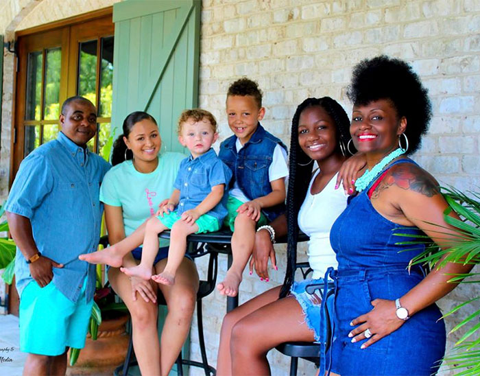 Black Mom Gets Accused Of Stealing A White Boy That's Actually Her Son, Says People Are Extremely Judgmental Black Mom Gets Accused Of Stealing A White Boy That's Actually Her Son, Says People Are Extremely Judgmental