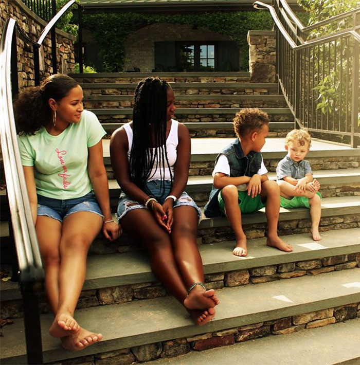 Black Mom Gets Accused Of Stealing A White Boy That's Actually Her Son, Says People Are Extremely Judgmental Black Mom Gets Accused Of Stealing A White Boy That's Actually Her Son, Says People Are Extremely Judgmental