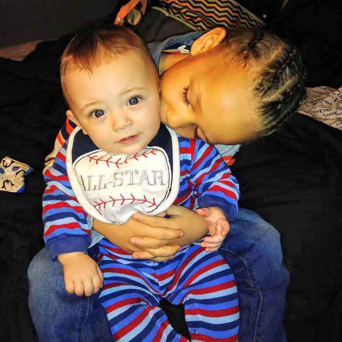 Black Mom Gets Accused Of Stealing A White Boy That's Actually Her Son, Says People Are Extremely Judgmental Black Mom Gets Accused Of Stealing A White Boy That's Actually Her Son, Says People Are Extremely Judgmental