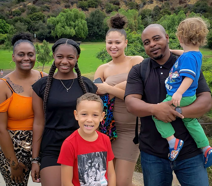 Black Mom Gets Accused Of Stealing A White Boy That's Actually Her Son, Says People Are Extremely Judgmental Black Mom Gets Accused Of Stealing A White Boy That's Actually Her Son, Says People Are Extremely Judgmental