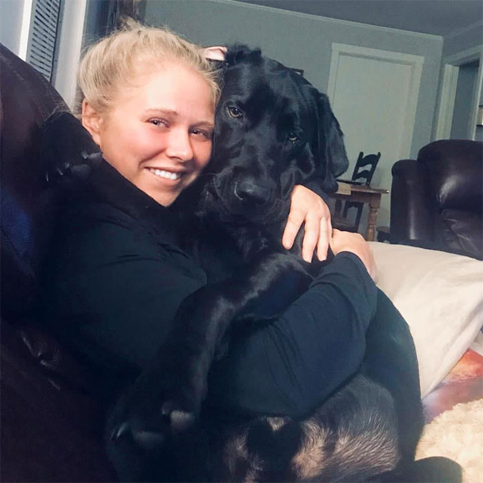 Bride's Decision To Bring Her Dog To Her 'First Look' Photoshoot Makes The Pics Go Viral Bride's Decision To Bring Her Dog To Her 'First Look' Photoshoot Makes The Pics Go Viral