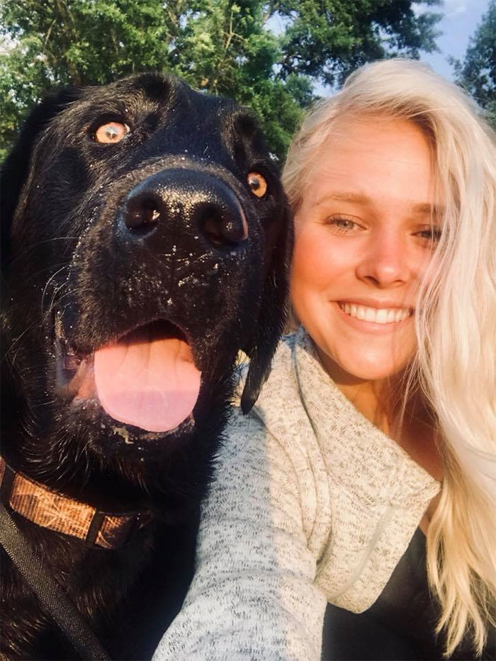 Bride's Decision To Bring Her Dog To Her 'First Look' Photoshoot Makes The Pics Go Viral Bride's Decision To Bring Her Dog To Her 'First Look' Photoshoot Makes The Pics Go Viral