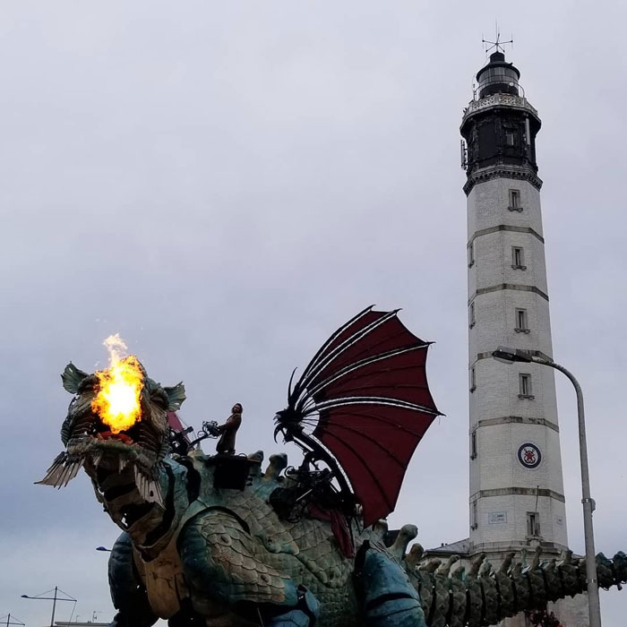 The Citizens Of Calais Witnessed A 25-Meter-Long Fire-Breathing Mechanical Dragon Manned By 17 People The Citizens Of Calais Witnessed A 25-Meter-Long Fire-Breathing Mechanical Dragon Manned By 17 People