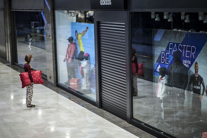 Waking Sleepwalkers Does Not Harm Them