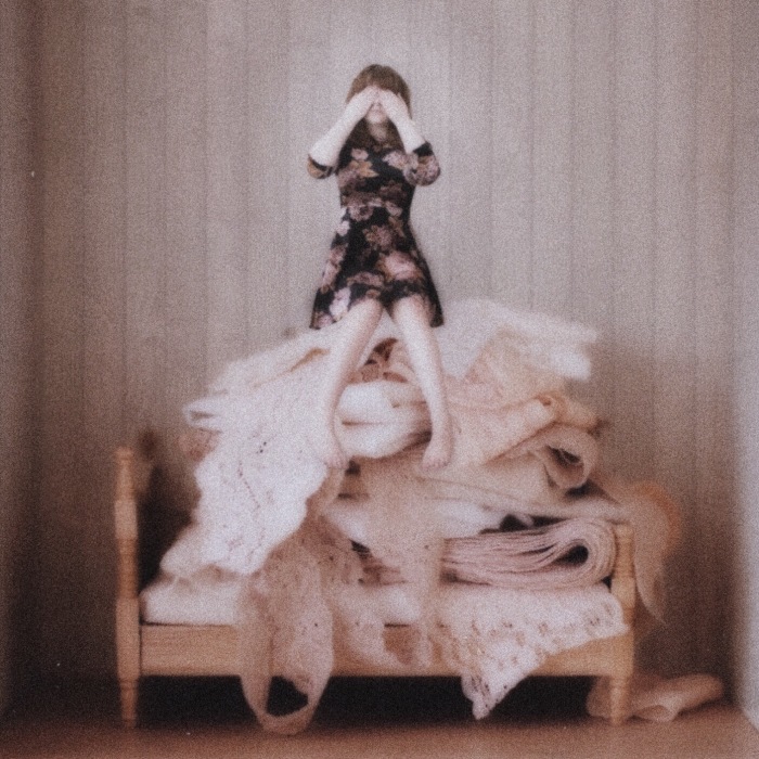 I Take Photos That Show My Experiences As A Chronically Ill/Disabled Teenager