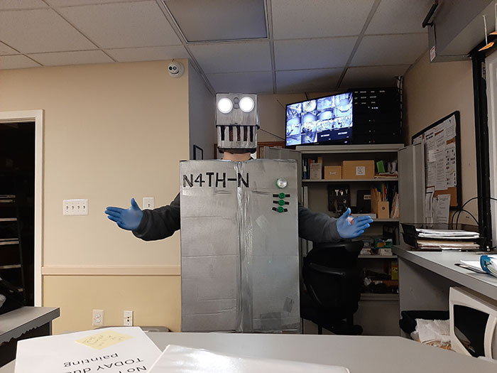 Gym Worker Plans And Executes Long-Term Revenge On Rude Customer Who Called Him 'Robotic' Gym Worker Plans And Executes Long-Term Revenge On Rude Customer Who Called Him 'Robotic'