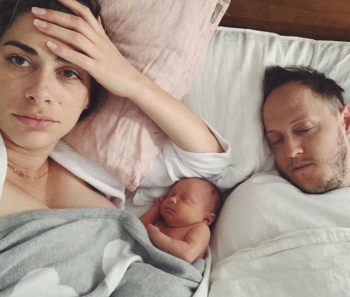 Dad Recreates Hilarious Faces His Daughter Makes When Drinking Milk Dad Recreates Hilarious Faces His Daughter Makes When Drinking Milk