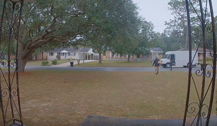 FedEx Delivery Guy Throws A $1500 Lens, Doesn't Know He's Being Recorded FedEx Delivery Guy Throws A $1500 Lens, Doesn't Know He's Being Recorded