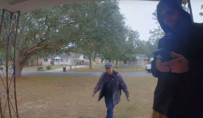 FedEx Delivery Guy Throws A $1500 Lens, Doesn't Know He's Being Recorded FedEx Delivery Guy Throws A $1500 Lens, Doesn't Know He's Being Recorded