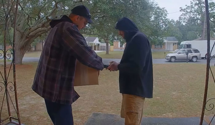 FedEx Delivery Guy Throws A $1500 Lens, Doesn't Know He's Being Recorded