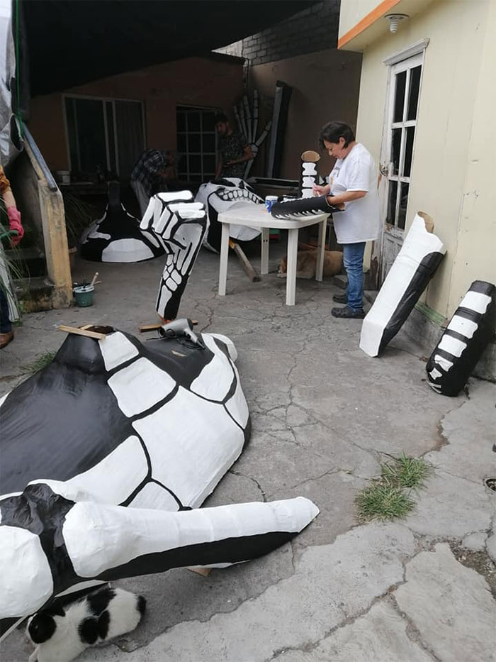 Huge Skeletons Rise From The Ground In Mexico For The Day Of The Dead Huge Skeletons Rise From The Ground In Mexico For The Day Of The Dead