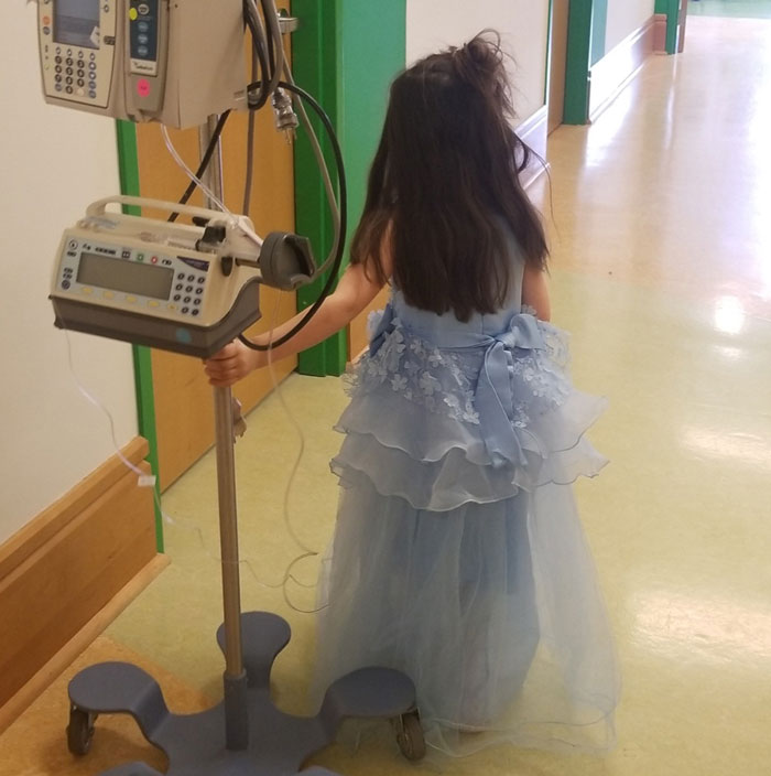 5 Y.O. Girl Wears Different Princess Dresses To Each Chemo Treatment