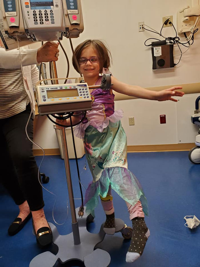 5 Y.O. Girl Wears Different Princess Dresses To Each Chemo Treatment