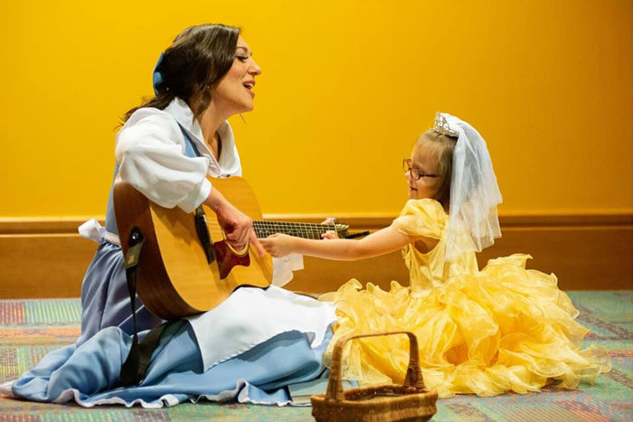 5 Y.O. Girl Wears Different Princess Dresses To Each Chemo Treatment