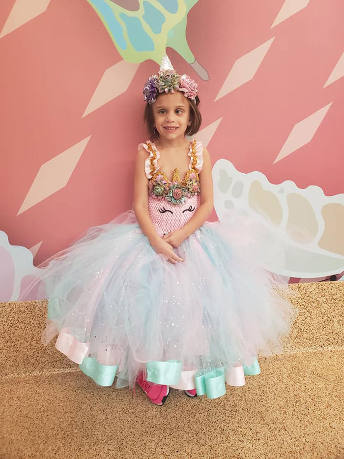 5 Y.O. Girl Wears Different Princess Dresses To Each Chemo Treatment