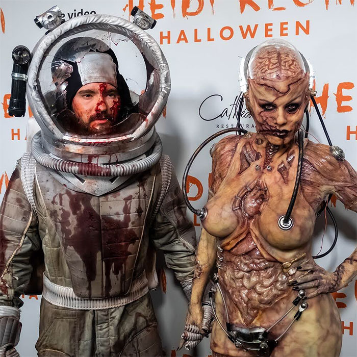 Heidi Klum Unveils This Year’s Costume, Proves She’s The Queen Of Halloween Once More Heidi Klum Unveils This Year’s Costume, Proves She’s The Queen Of Halloween Once More